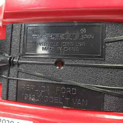 Maker's mark, underside