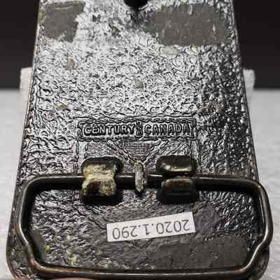 [Belt Buckle] CEDA, Maple Leaf, Antique-Bronze - Maker's Mark: Close-up view of the maker's mark on the back.
