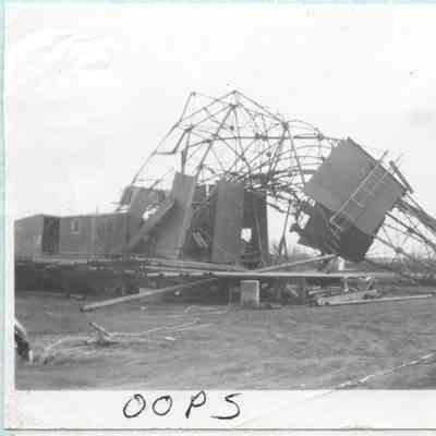 [Photo] "Oops", Collapsed Derrick, Near Calmar, Small, BW, c.1940s