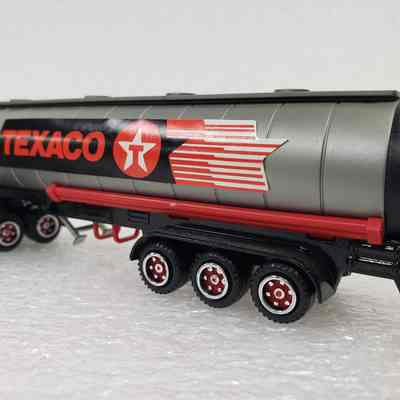 Side view, tanker, back-right side