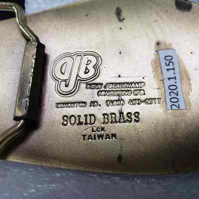 [Belt Buckle] Artie T. Kos Trucking Ltd., Bronze - Maker's Mark: Close-up view of maker's mark on back.