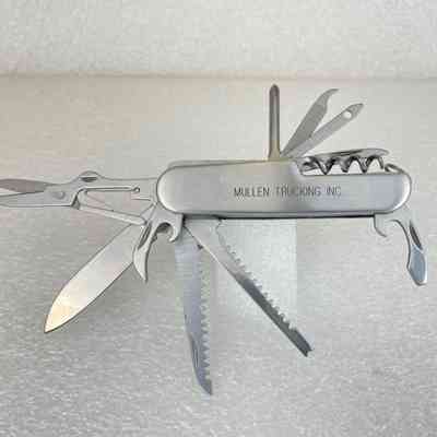 Close-Up of Pocket Knife, Open, Front
