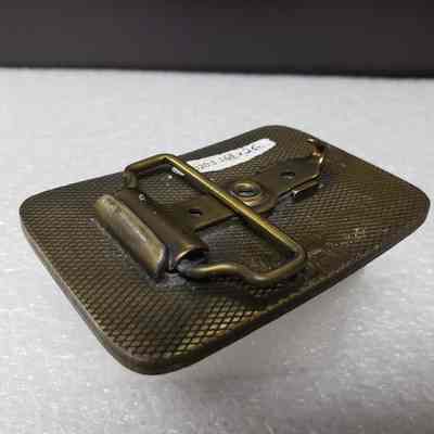 [Belt Buckle] Banister, Antique-Bronze - Hinge: Angled view of the hinge.