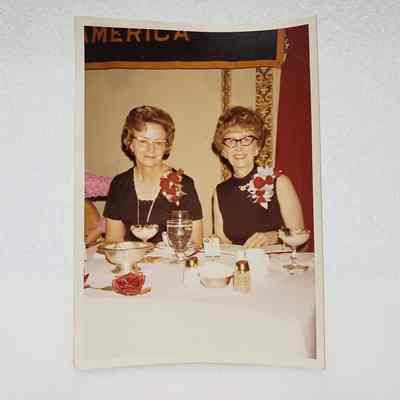 [Photo] Two Ladies Seated at Dining Table, Association of Desk and Derrick Clubs, Portrait, White Border, c.1972