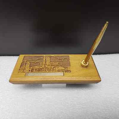 [Pen Stand] Priority Projects Ltd., Wood Gold - Angles Front: Angled view from the front.