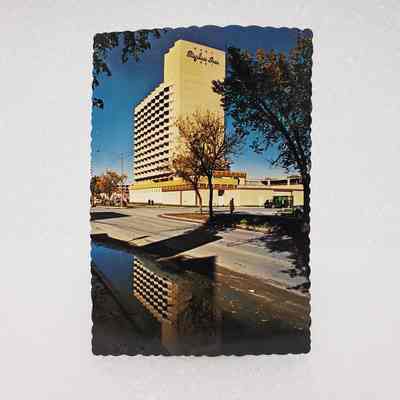 [Postcard] Regina Inn, Saskatchewan, c.1970s