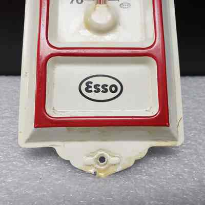 [Thermometer]Walter L. Hamula/Esso Oil, White Red - Close-Up Bottom: Close-up view of bottom section