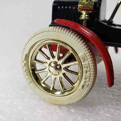 Close-up, front-right wheel detail