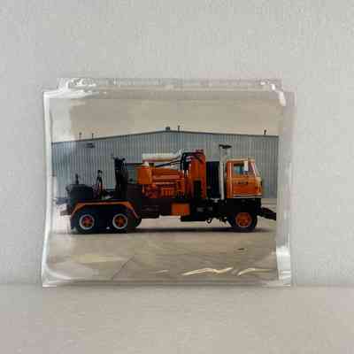 [Photo] Orange Truck, Coloured, Landscape