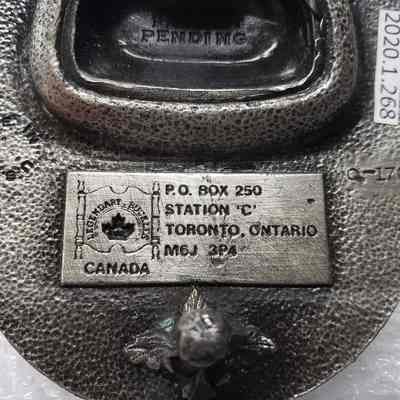 [Belt Buckle] Carlsberg, Horseshoe, Antique-Silver - Maker's Mark, Hook: Close-up view of the maker's mark above the hook.