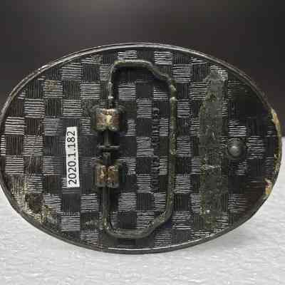 [Belt Buckle] Bear Tools, Antique-Bronze - Back: View of the back.