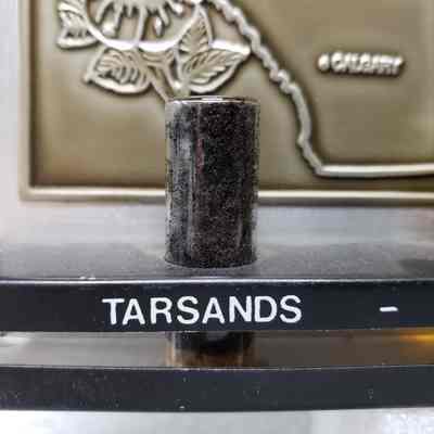 [Desk Ornament] "Alberta's Oil Sands and Heavy Oil Potential" Standee w/ Samples - Close-Up Tarsands: Closs-up view of tartans sample