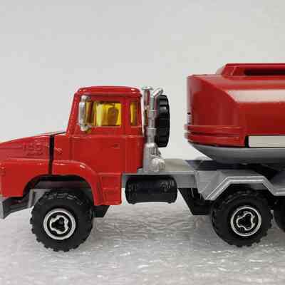 Side view, right-side, truck cab