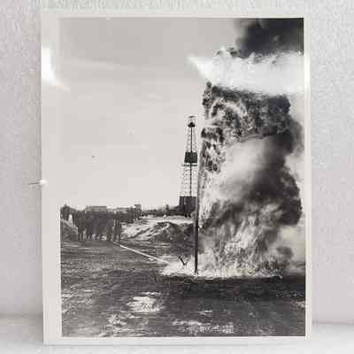 [Photo] Oil Flare w/ Derrick in Background