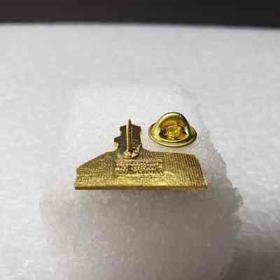Front view, bottom-angle, pinback off