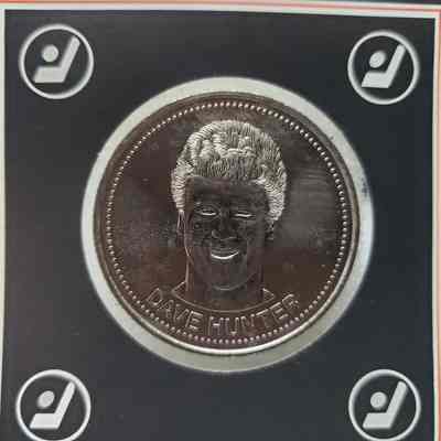 [Coin] 12 Dave Hunter/Edmonton Oilers, Hockey Dollars, 1983, In Packaging - Close-Up Heads: Close-up view of 'heads' side bearing Dave Hunter