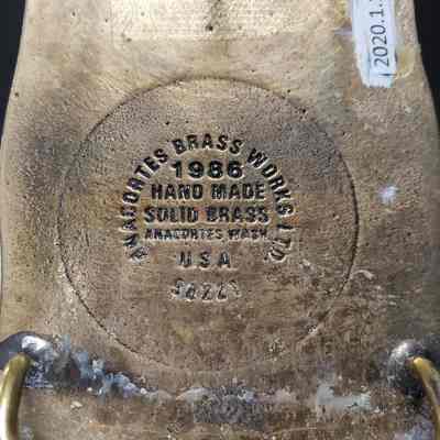 [Belt Buckle] Alberta Gold Well Servicing, Safety Award, 1985, Bronze - Maker's mark: Close-up view of the maker's mark on the back.