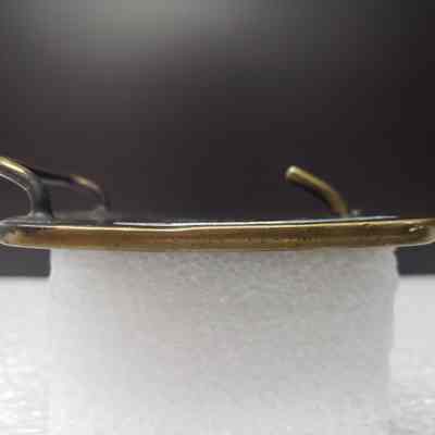 Side view, bottom edge straight-on