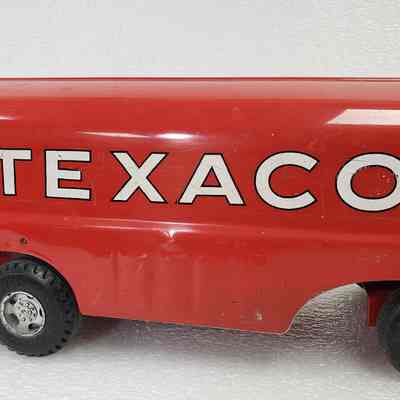 Close-up, left-side trailer detail