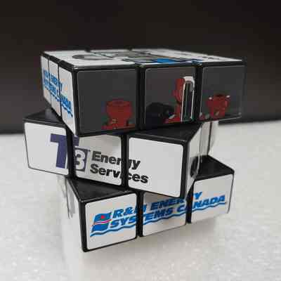 [Puzzle Cube] R&M Energy Systems Canada/T3 Energy Services, Plastic, Blue Red - Twisted: View of the puzzle, twisted.