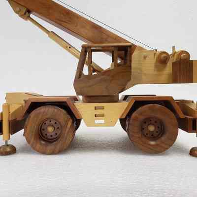 Close-up, right-side, crane forward facing