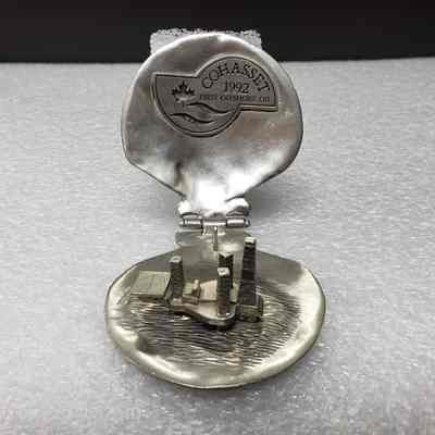 [Desk Ornament] Cohasset 1992, Clam-Shell Model, Metal - Interior Open: View of interior, open