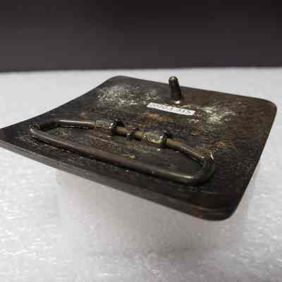Hinge, angled