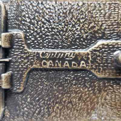 [Belt Buckle] Baker Oil Treating, Wood Antique-Bronze - Maker's Mark: Close-up view of maker's mark on the back.