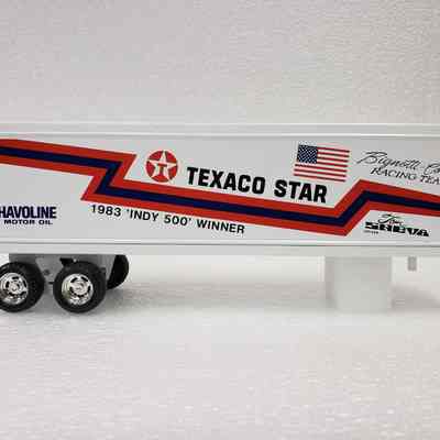 Side view, left-side straight-on, trailer only