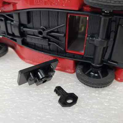Key and locking mechanism, underside