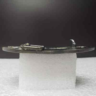 [Belt Buckle] Baroid, Tri-Circle Antique-Bronze - Side: View from the side.