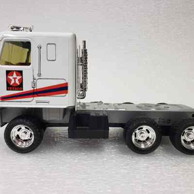 Side view, right-side straight-on, truck only