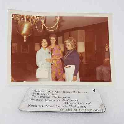 [Photo] Peggy Munro and Verbeil MacLeod, Region VII Meeting Calgary, Association of Desk and Derrick Clubs, Landscape, White Border, c.1972