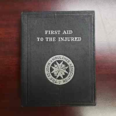 PROP [Book] "First Aid to the Injured", The St John Ambulance Assocciation, 1938