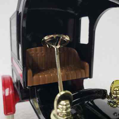 Close-up, driver's seat left-angle
