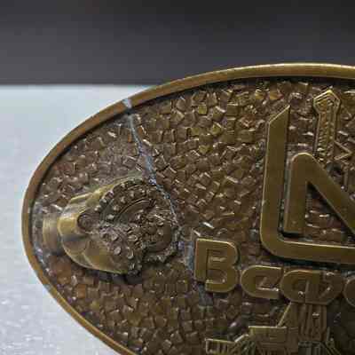 [Belt Buckle] Beaver Drilling, Antique-Bronze [Broken] - Front Breakage: Close-up view of the breakage visible on the front.