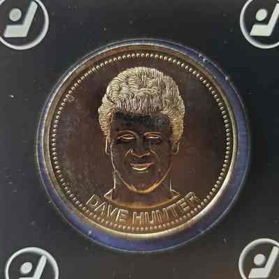 [Coin] 12 Dave Hunter/Edmonton Oilers, Hockey Dollars, 1983, In Packaging - Close-Up: Close-up heads