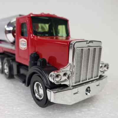 Close-up, truck cab, front-left