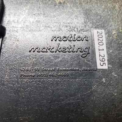 [Belt Buckle] Challenger Drilling, Antique-Bronze Red - Maker's Mark: Close-up view of the maker's mark on the back.