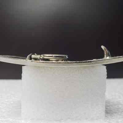 Side view, bottom-edge straight-on