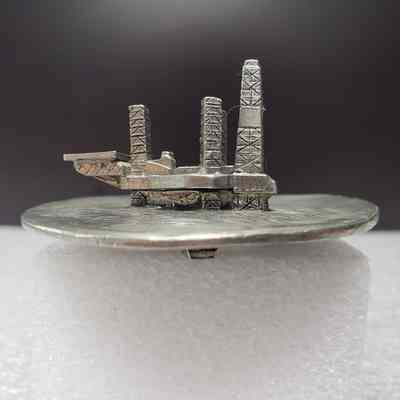 [Desk Ornament] Cohasset 1992, Clam-Shell Model, Metal - Front, Open: View of front, open