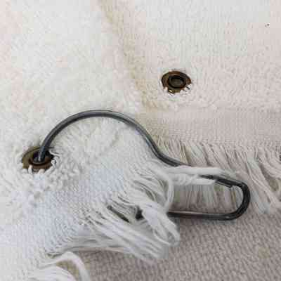 Close-Up of Eyelets and Clip.