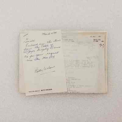[Correspondence] List of Items from the Estate of Joyce Dunn, Fax with Handwritten Note, 3 December, 1998