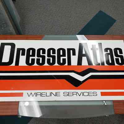 [Signage] DresserAtlas Wireline Sevices, Metal B/W Red-Orange