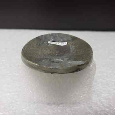 [Belt Buckle] Bear Tools, Antique-Silver [Damaged] - End: View from the end, showing absent hook and hinge.