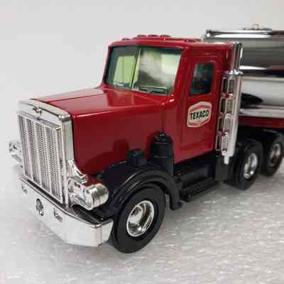 Close-up, truck cab, front-right