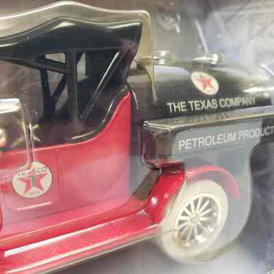 Close-up of Model Inside Box