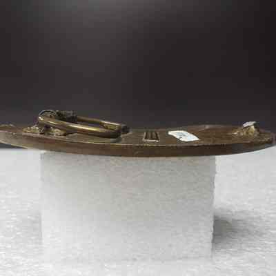 [Belt Buckle] Beaver Drilling, Antique-Bronze [Broken] - Side, Bottom: Side view from the bottom.
