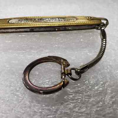 [Pocket Knife] Gordie's Trucking Ltd., Gold - Keyring: Close-up view of keyring and chain