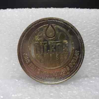 [Coin] 12 Dave Hunter/Edmonton Oilers, Hockey Dollars, 1983 - Tails Front-On: View of 'tails' side of coin bearing Edmonton Oilers, front-on